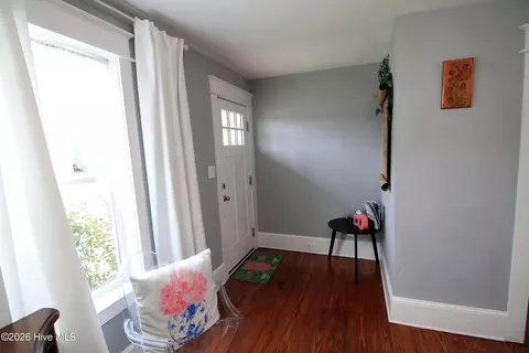 Entry Way - 400 E 11th St, Washington, NC 27889 photo 1 of 3