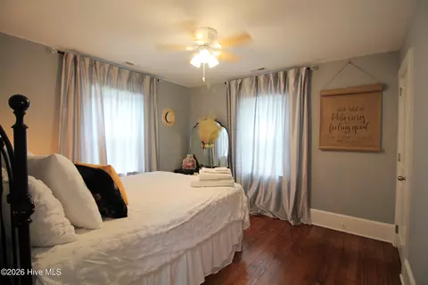 Bedroom - 400 E 11th St, Washington, NC 27889 photo 1 of 4