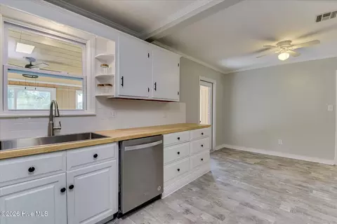 Kitchen - 255 Edwards Dr, Evans, GA 30809 photo 3 of 4