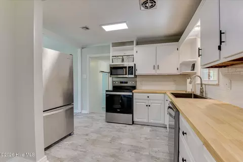 Kitchen - 255 Edwards Dr, Evans, GA 30809 photo 1 of 4
