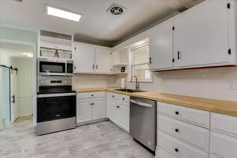 Kitchen - 255 Edwards Dr, Evans, GA 30809 photo 2 of 4