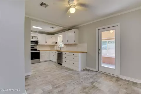 Kitchen - 255 Edwards Dr, Evans, GA 30809 photo 4 of 4