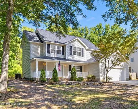 147 Bayshore Dr, Sneads Ferry, NC 28460