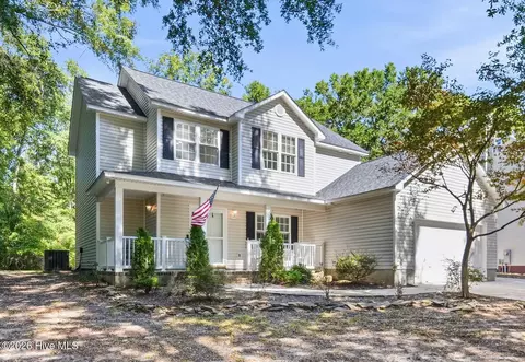 147 Bayshore Dr, Sneads Ferry, NC 28460