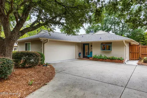 1304 Two Mile Cir E, Wilmington, NC 28405
