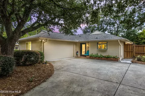 1304 Two Mile Cir E, Wilmington, NC 28405