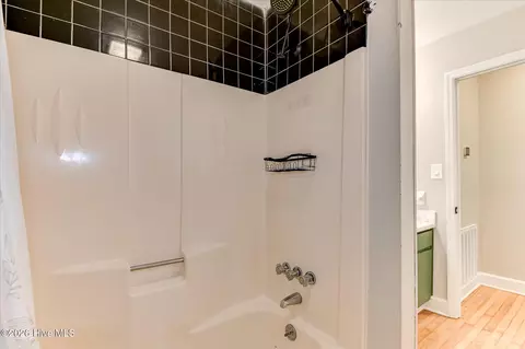 Bath - 3323 Quaker Spring Rd, Augusta, GA 30907 photo 2 of 5