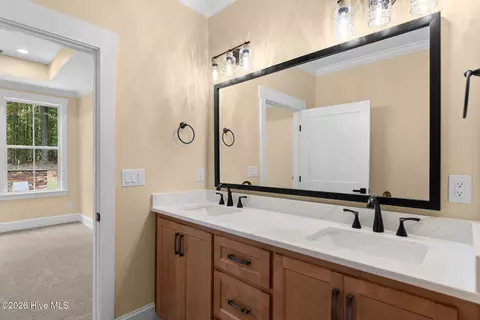 Bath - 112 Crescent Dr, Mccormick, SC 29835 photo 6 of 8