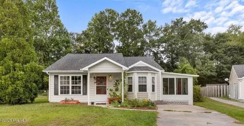 408 Somerset Cv, Jacksonville, NC 28546