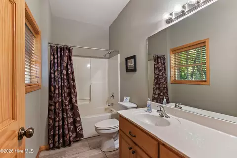 Bath - 660 Buck Ridge Dr, Murphy, NC 28906 photo 6 of 7