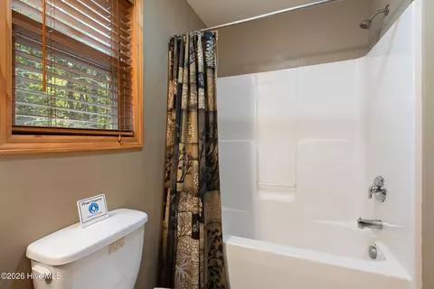 Bath - 660 Buck Ridge Dr, Murphy, NC 28906 photo 2 of 7