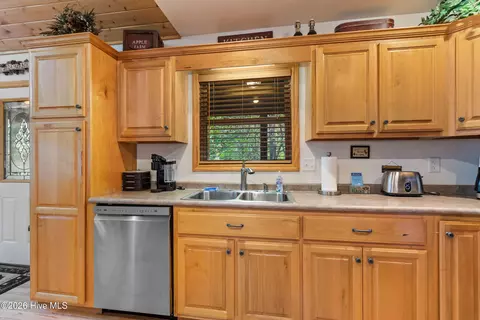 Kitchen - 660 Buck Ridge Dr, Murphy, NC 28906 photo 2 of 3