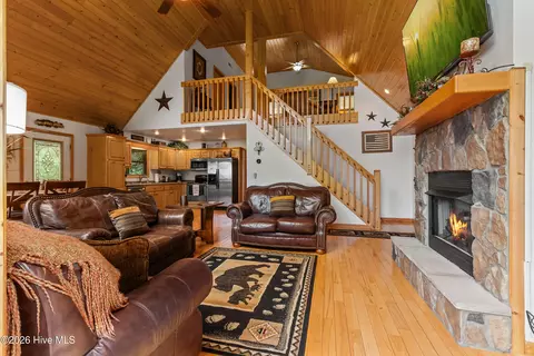 Living - 660 Buck Ridge Dr, Murphy, NC 28906 photo 1 of 2