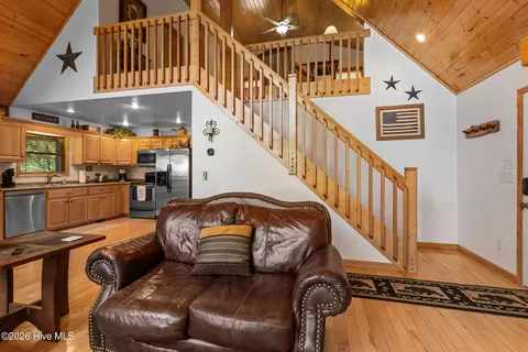 Entry Way - 660 Buck Ridge Dr, Murphy, NC 28906 photo 3 of 4