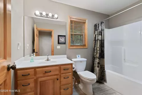 Bath - 660 Buck Ridge Dr, Murphy, NC 28906 photo 1 of 7