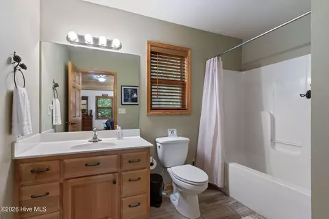 Bath - 660 Buck Ridge Dr, Murphy, NC 28906 photo 5 of 7