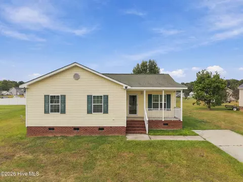 98 Chase Dr, Snow Hill, NC 28580