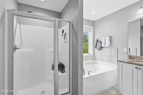 Bath - 1001 Glenhaven Dr, Evans, GA 30809 photo 5 of 6