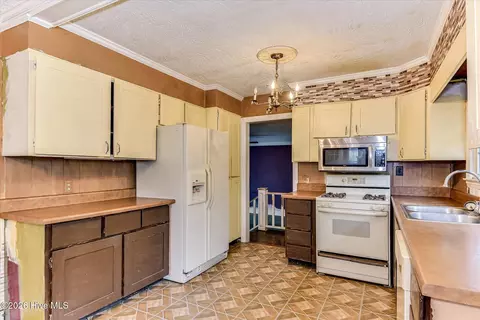 Kitchen - 1924 Pine Haven Rd, Augusta, GA 30906 photo 2 of 3