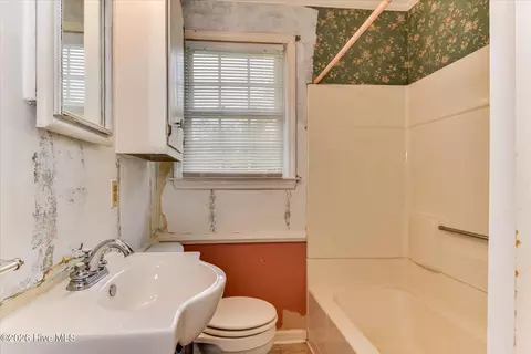 Bath - 1924 Pine Haven Rd, Augusta, GA 30906 photo 2 of 2