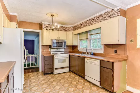 Kitchen - 1924 Pine Haven Rd, Augusta, GA 30906 photo 1 of 3