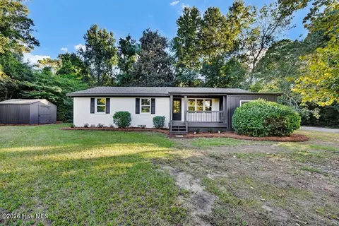 2128 Yaupon Dr, Wilmington, NC 28401