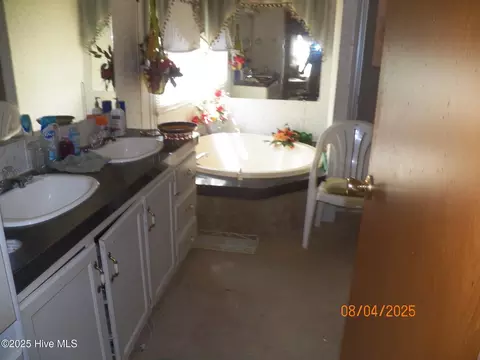120 E Fairview Dr, Murfreesboro, NC 27855 photo 4
