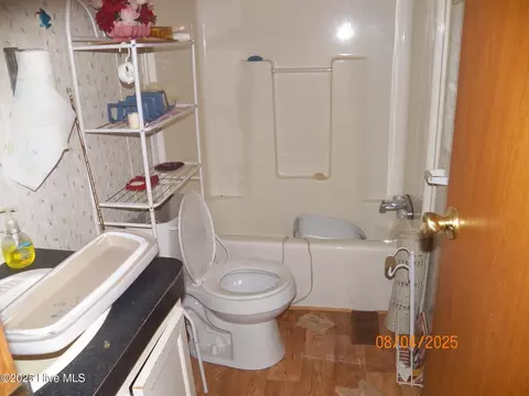 120 E Fairview Dr, Murfreesboro, NC 27855 photo 2