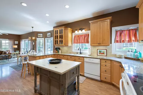 Kitchen - 29 Abbottsford Dr, Pinehurst, NC 28374 photo 5 of 5