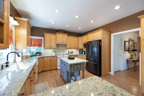 Kitchen - 29 Abbottsford Dr, Pinehurst, NC 28374 photo 4 of 5