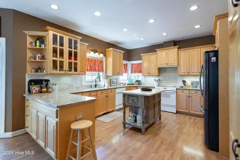 Kitchen - 29 Abbottsford Dr, Pinehurst, NC 28374 photo 2 of 5