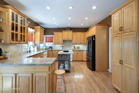 Kitchen - 29 Abbottsford Dr, Pinehurst, NC 28374 photo 3 of 5