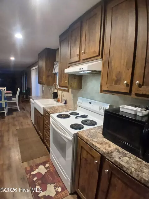 Kitchen - 910 Mccaskill Dr, Kinston, NC 28501 photo 4 of 6