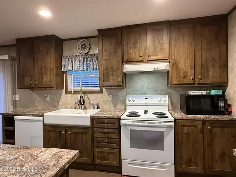Kitchen - 910 Mccaskill Dr, Kinston, NC 28501 photo 5 of 6