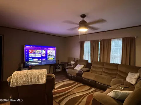 Living - 910 Mccaskill Dr, Kinston, NC 28501 photo 1 of 3