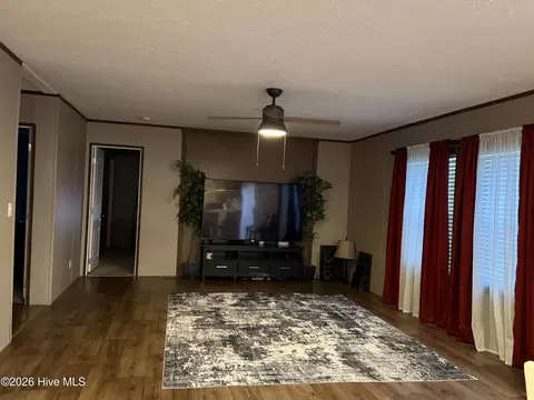Living - 910 Mccaskill Dr, Kinston, NC 28501 photo 2 of 3