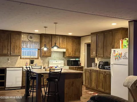 Kitchen - 910 Mccaskill Dr, Kinston, NC 28501 photo 2 of 6