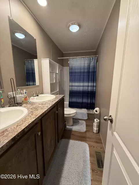 Bath - 910 Mccaskill Dr, Kinston, NC 28501 photo 5 of 6