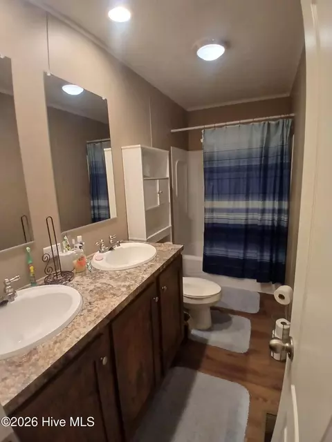 Bath - 910 Mccaskill Dr, Kinston, NC 28501 photo 6 of 6