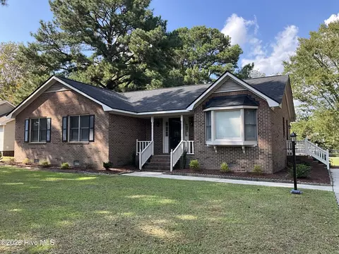 111 Excaliber Dr, Greenville, NC 27858