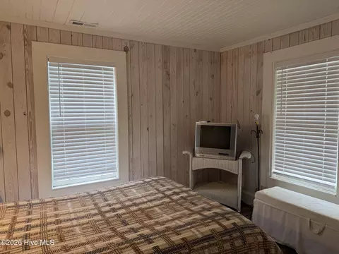 Bedroom - 110 Morris Dr, Atlantic, NC 28511 photo 2 of 4
