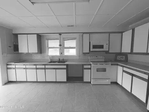 Kitchen - 110 Morris Dr, Atlantic, NC 28511 photo 1 of 2