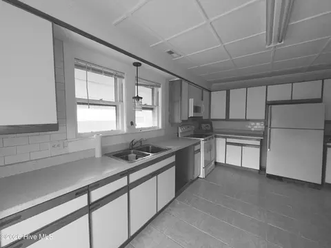 Kitchen - 110 Morris Dr, Atlantic, NC 28511 photo 2 of 2