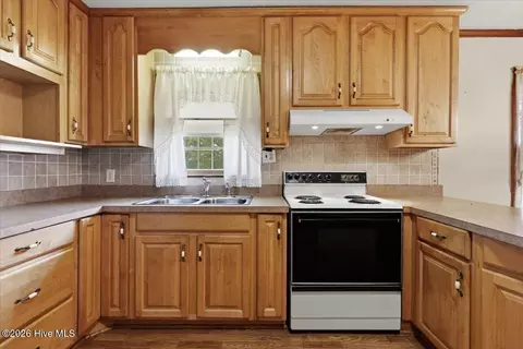 Kitchen - 1719 Lipscomb Rd E, Wilson, NC 27893 photo 2 of 5