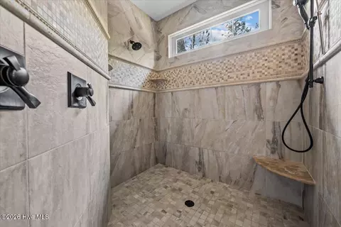 Bath - 102 Gilbert Ct, Pinehurst, NC 28374 photo 3 of 9
