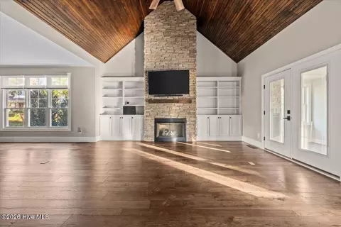 Living - 102 Gilbert Ct, Pinehurst, NC 28374 photo 3 of 6