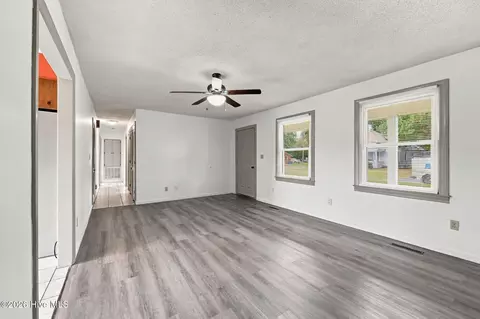 Living - 367 Second St, Ayden, NC 28513 photo 3 of 4