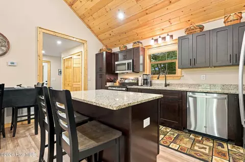 Kitchen - 29 Copper Fox Cor, Murphy, NC 28906 photo 4 of 4