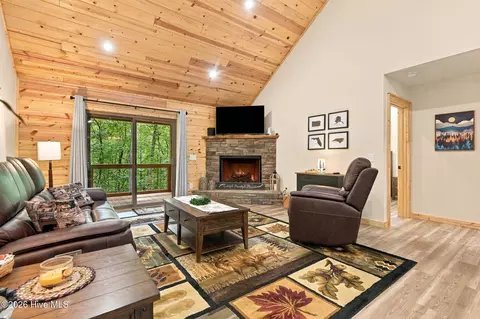Living - 29 Copper Fox Cor, Murphy, NC 28906 photo 3 of 3