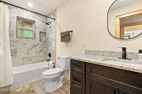 Bath - 29 Copper Fox Cor, Murphy, NC 28906 photo 1 of 4